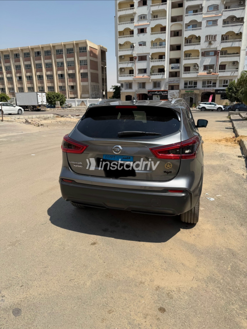 Nissan Qashqai 2018 Gray Automatic Used for Sale in Greater Cairo ( Cairo + Giza) - 10