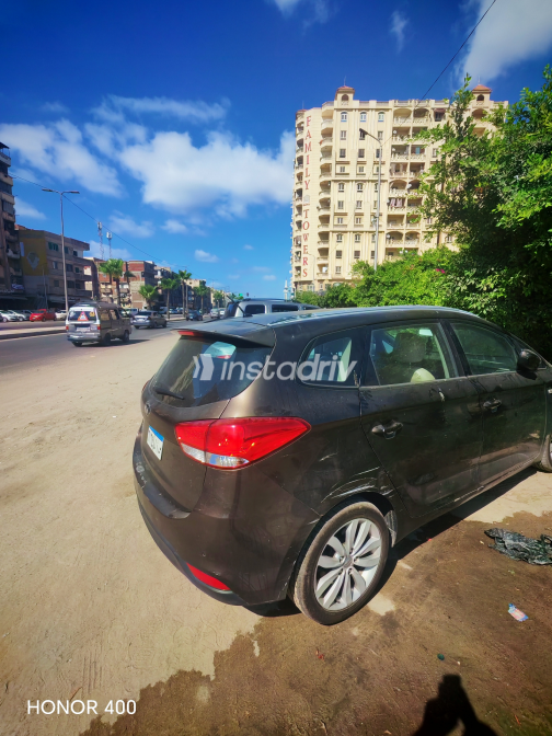 Kia Carens 2016 Brown Manual Used for Sale in Greater Cairo ( Cairo + Giza) - 5