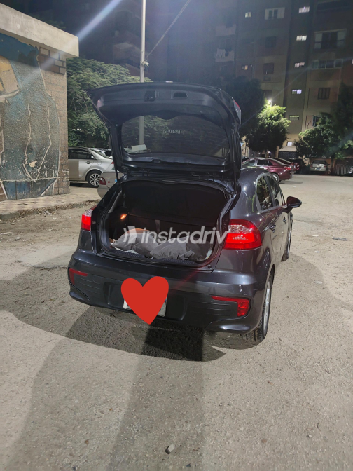 كيا ريو 2015 رمادي أوتوماتيك مستعملة للبيع في القاهرة الكبرى ( القاهرة - الجيزة) - 2