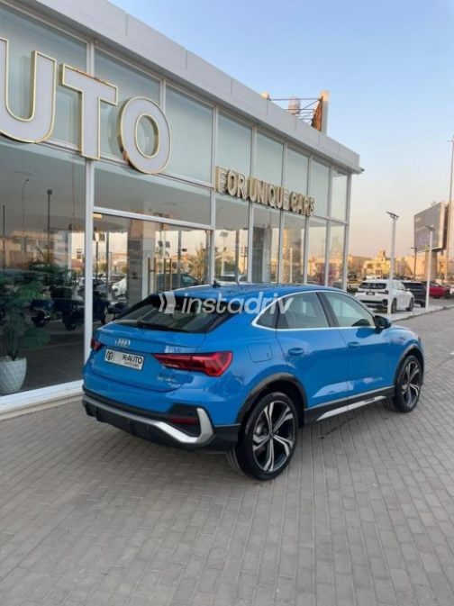 اودي Q3 2023 أزرق غامق أوتوماتيك مستعملة للبيع في مدينة الشيخ زايد - 5