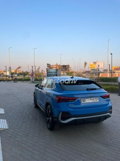 اودي Q3 2023 أزرق غامق أوتوماتيك مستعملة للبيع في مدينة الشيخ زايد - 6