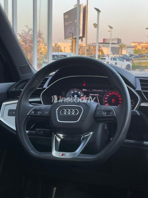 اودي Q3 2023 أزرق غامق أوتوماتيك مستعملة للبيع في مدينة الشيخ زايد - 10