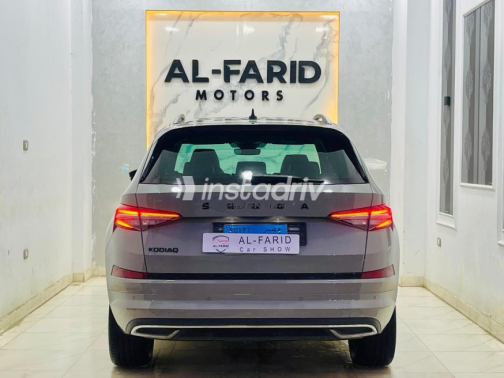 سكودا كودياك 2024 رمادي أوتوماتيك مستعملة للبيع في مدينة الشيخ زايد - 6