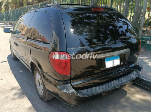 Chrysler Town & Country 2004 Black Automatic Used for Sale in Cairo - 2