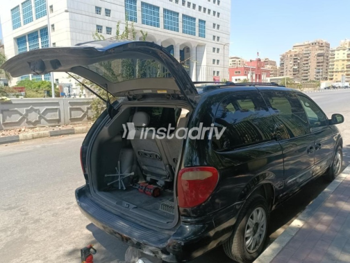 Chrysler Town & Country 2004 Black Automatic Used for Sale in Cairo - 4