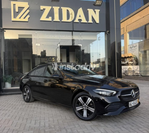 Mercedes C 180 2022 Black Automatic Used for Sale in Sheikh Zayed City - 3