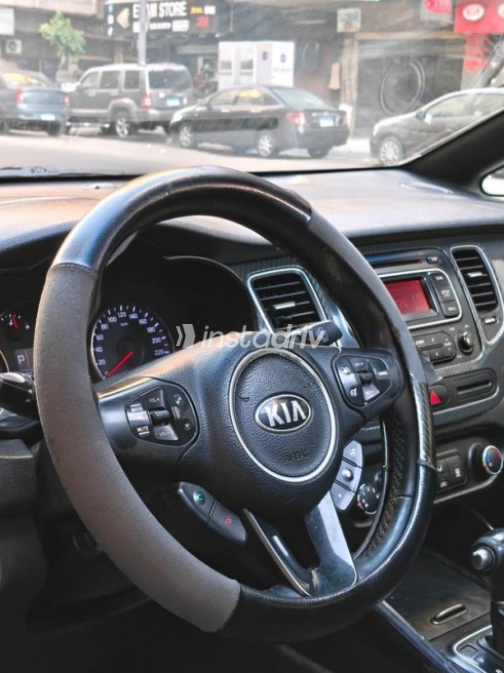Kia Carens 2017 Black Automatic Used for Sale in Greater Cairo ( Cairo + Giza) - 8
