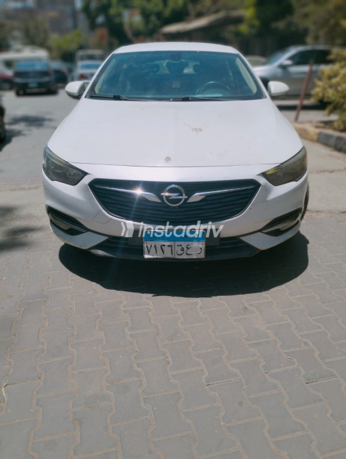 Opel Insignia 2018 White Automatic Used for Sale in Greater Cairo ( Cairo + Giza) - 4