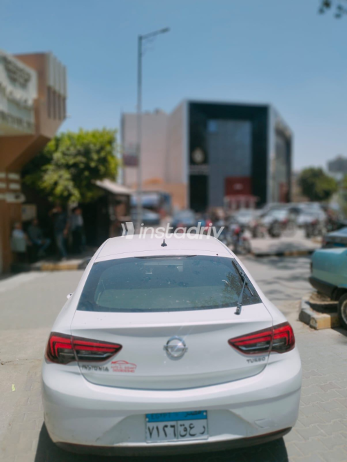 Opel Insignia 2018 White Automatic Used for Sale in Greater Cairo ( Cairo + Giza) - 7