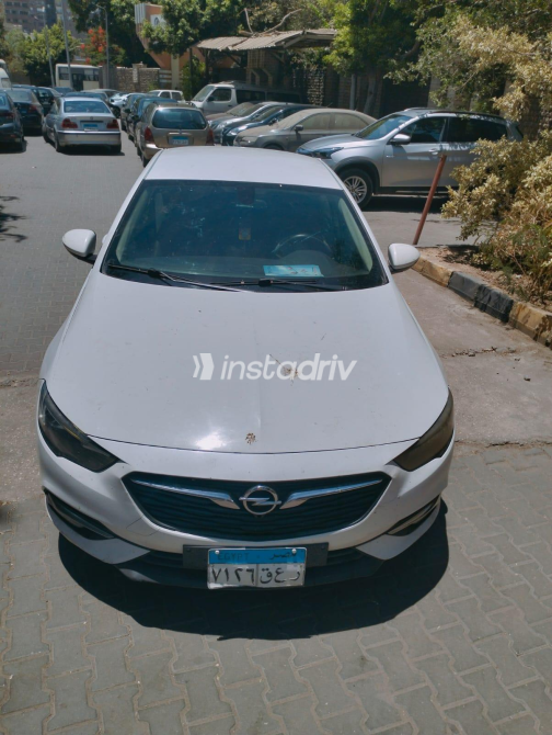 Opel Insignia 2018 White Automatic Used for Sale in Greater Cairo ( Cairo + Giza) - 8