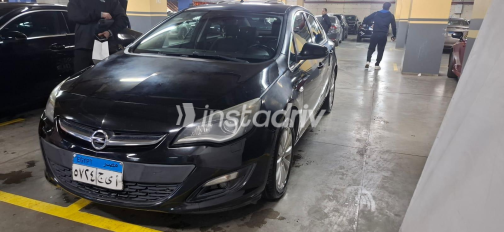 Opel Astra 2017 Black Automatic Used for Sale in Greater Cairo ( Cairo + Giza) - 6
