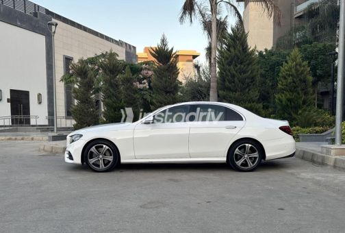 Mercedes E 200 AMG 2017 White Automatic Used for Sale in Madinaty - 4