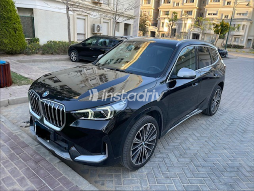 بي ام دبليو X1 2023 أسود أوتوماتيك مستعملة للبيع في القاهرة الكبرى ( القاهرة - الجيزة) - 3