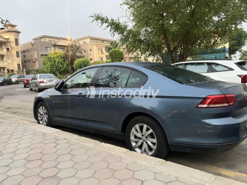 Volkswagen Passat 2018 Dark Blue Automatic Used for Sale in Cairo - 3