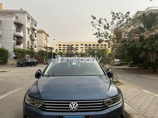 Volkswagen Passat 2018 Dark Blue Automatic Used for Sale in Cairo - 4