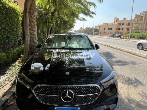 مرسيدس E 200 2024 أسود أوتوماتيك مستعملة للبيع في القاهرة - 2