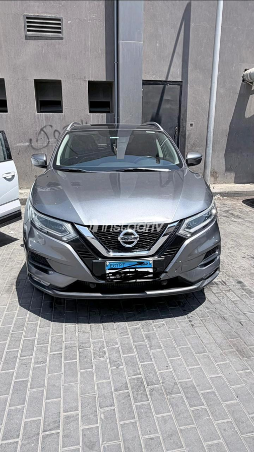 Nissan Qashqai 2018 Gray Automatic Used for Sale in Greater Cairo ( Cairo + Giza) - 3