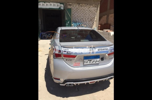 Toyota Corolla 2015 Silver Automatic Used for Sale in Alexandria - 2