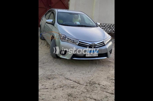 Toyota Corolla 2015 Silver Automatic Used for Sale in Alexandria - 6