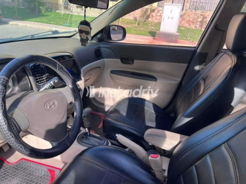 Hyundai Accent 2010 Blue Automatic Used for Sale in Al Shorouk - 4