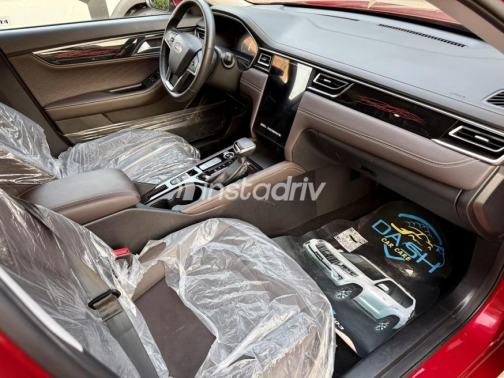 جاك J7 2025 أحمر غامق أوتوماتيك مستعملة للبيع في مدينة نصر - 9