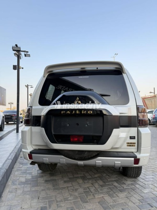 Mitsubishi Pajero 2020 White Automatic Used for Sale in Sheikh Zayed City - 9