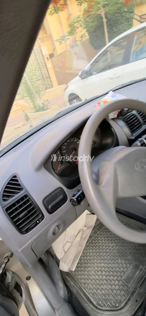 Hyundai Verna 2014 Champagne Automatic Used for Sale in Greater Cairo ( Cairo + Giza) - 2
