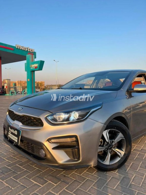 كيا سيراتو 2021 رمادي أوتوماتيك مستعملة للبيع في مدينة نصر - 2