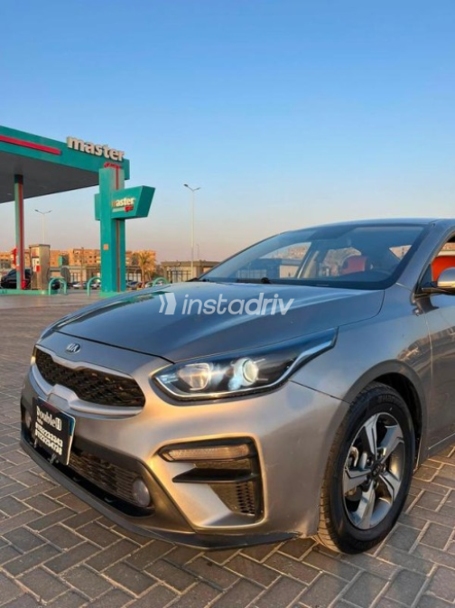 كيا سيراتو 2021 رمادي أوتوماتيك مستعملة للبيع في مدينة نصر - 5