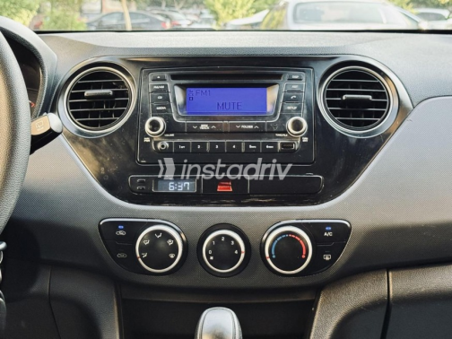 Hyundai Grand i10 2015 Silver Automatic Used for Sale in Heliopolis - 9