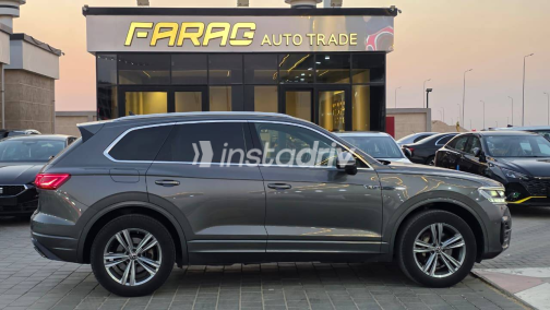 Volkswagen Touareg 2022 Gray Automatic Used for Sale in Greater Cairo ( Cairo + Giza) - 3