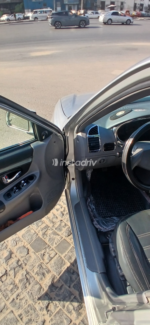 Hyundai Verna 2013 Silver Manual Used for Sale in Greater Cairo ( Cairo + Giza) - 7