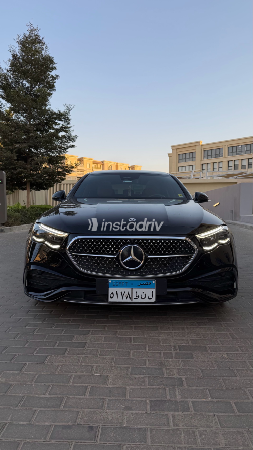 مرسيدس E 200 2024 أسود أوتوماتيك مستعملة للبيع في القاهرة الكبرى ( القاهرة - الجيزة) - 1