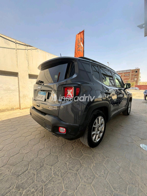 جيب رينيجيد 2022 رمادي غامق أوتوماتيك مستعملة للبيع في القاهرة الكبرى ( القاهرة - الجيزة) - 9