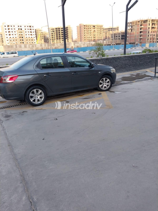 Peugeot 301 2014 Dark Gray Automatic Used for Sale in Greater Cairo ( Cairo + Giza) - 7
