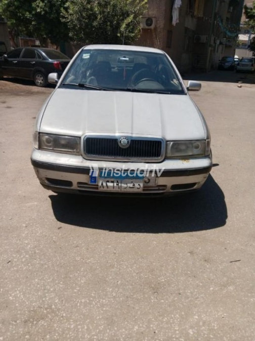 Skoda Octavia 2000 Silver Automatic Used for Sale in Cairo - 2