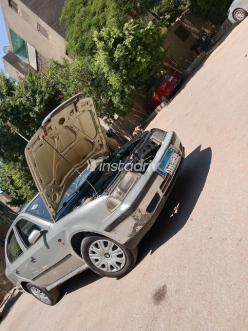 Skoda Octavia 2000 Silver Automatic Used for Sale in Cairo - 8
