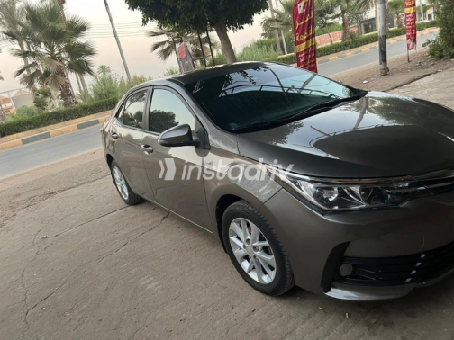 Toyota Corolla 2018 Gray Automatic Used for Sale in Ashmoun - 3