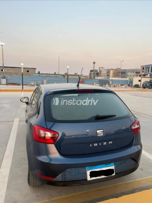 Seat Ibiza 2015 Dark Blue Automatic Used for Sale in Al Shorouk - 3