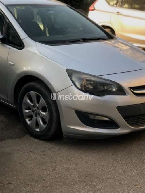 Opel Astra 2017 Silver Automatic Used for Sale in Nasr city - 3