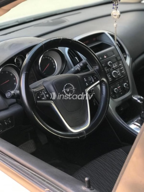 Opel Astra 2017 Silver Automatic Used for Sale in Nasr city - 4