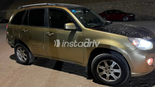 Chery Tiggo 3 2017 Champagne Automatic Used for Sale in Greater Cairo ( Cairo + Giza) - 6