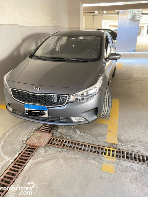 Kia Cerato 2017 Gray Automatic Used for Sale in Greater Cairo ( Cairo + Giza) - 5
