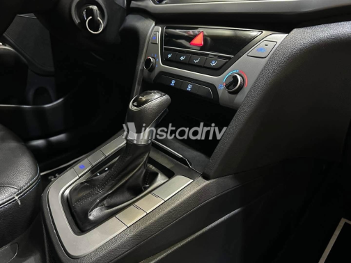 Hyundai Elantra AD 2018 Blue Automatic Used for Sale in Greater Cairo ( Cairo + Giza) - 10