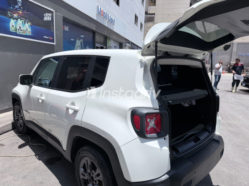 Jeep Renegade 2022 White Automatic Used for Sale in Greater Cairo ( Cairo + Giza) - 3