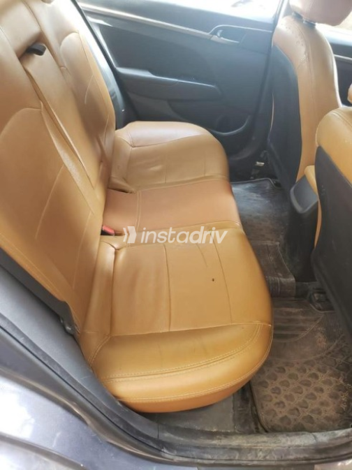 Hyundai Elantra AD 2018 Silver Automatic Used for Sale in Cairo - 3