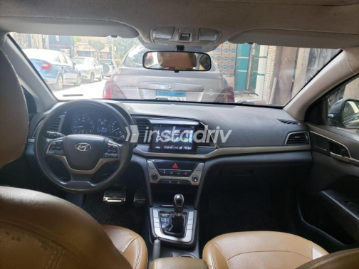 Hyundai Elantra AD 2018 Silver Automatic Used for Sale in Cairo - 10