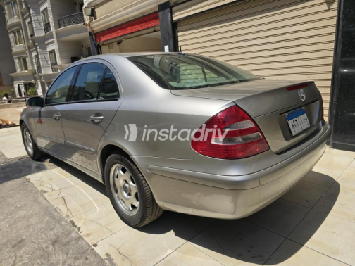 Mercedes E 240 2003 Gold Automatic Used for Sale in Heliopolis - 3
