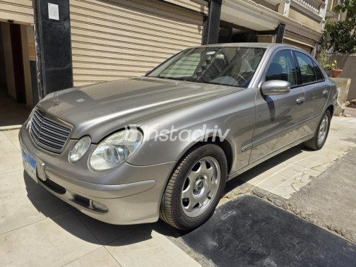 Mercedes E 240 2003 Gold Automatic Used for Sale in Heliopolis - 4