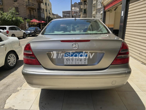 Mercedes E 240 2003 Gold Automatic Used for Sale in Heliopolis - 5